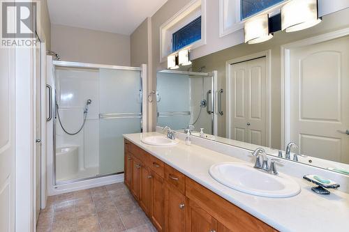 4528 Gallaghers Edgewood Drive, Kelowna, BC - Indoor Photo Showing Bathroom