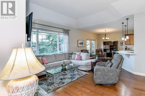 4528 Gallaghers Edgewood Drive, Kelowna, BC - Indoor Photo Showing Living Room