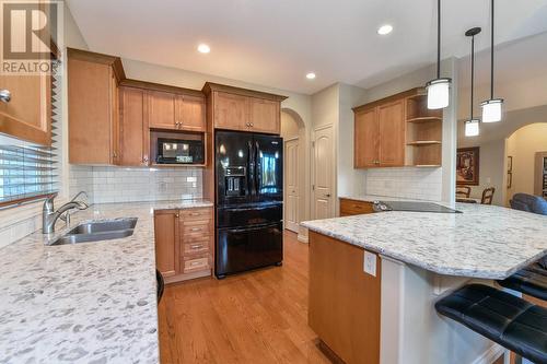 4528 Gallaghers Edgewood Drive, Kelowna, BC - Indoor Photo Showing Kitchen With Double Sink