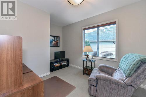 4528 Gallaghers Edgewood Drive, Kelowna, BC - Indoor Photo Showing Living Room