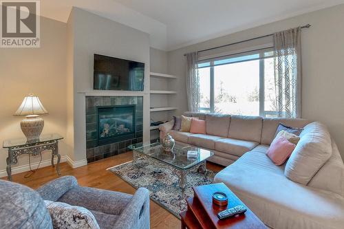 4528 Gallaghers Edgewood Drive, Kelowna, BC - Indoor Photo Showing Living Room With Fireplace