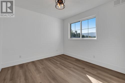 2070 Fisher Road, Kelowna, BC - Indoor Photo Showing Other Room
