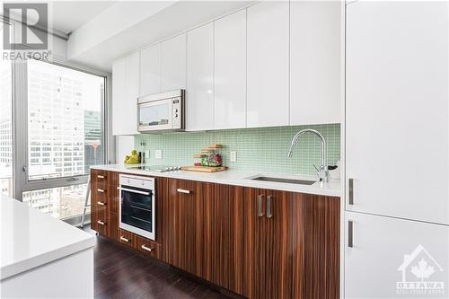 300 Lisgar Street Unit#1101, Ottawa, ON - Indoor Photo Showing Kitchen With Upgraded Kitchen