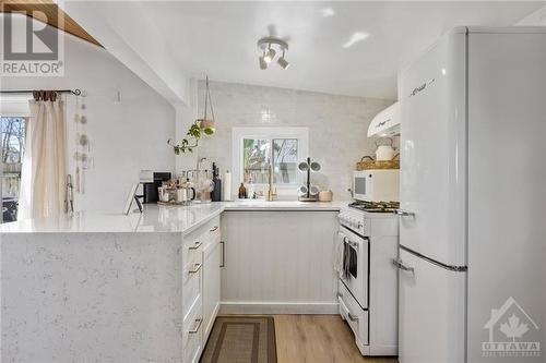 503 Bayview Drive, Ottawa, ON - Indoor Photo Showing Kitchen