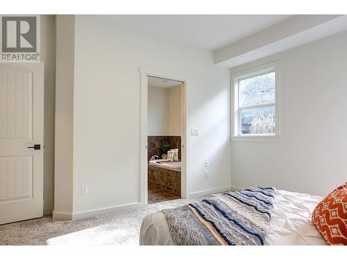 991 Mt Begbie Drive, Vernon, BC - Indoor Photo Showing Bedroom
