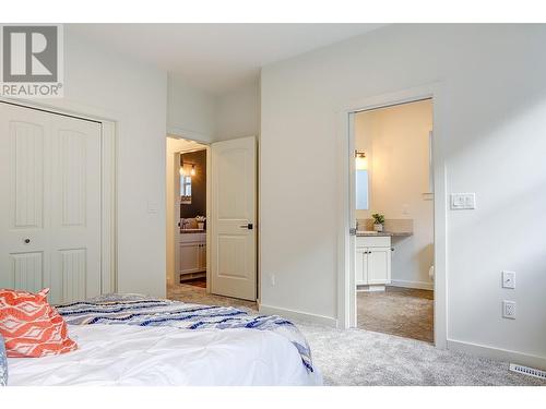 991 Mt Begbie Drive, Vernon, BC - Indoor Photo Showing Bedroom