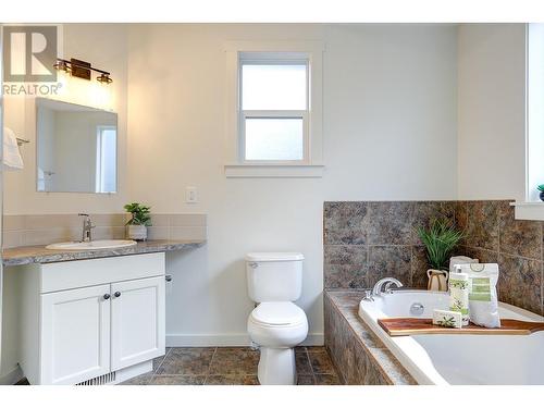 991 Mt Begbie Drive, Vernon, BC - Indoor Photo Showing Bathroom