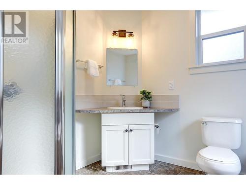 991 Mt Begbie Drive, Vernon, BC - Indoor Photo Showing Bathroom