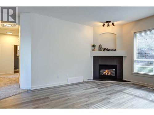 991 Mt Begbie Drive, Vernon, BC - Indoor Photo Showing Living Room With Fireplace
