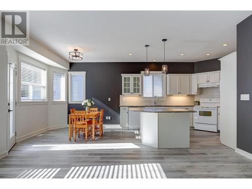 991 Mt Begbie Drive, Vernon, BC - Indoor Photo Showing Kitchen