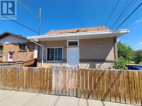 910 Lillooet Street W, Moose Jaw, SK - Outdoor With Exterior