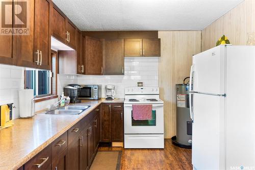 270 & 298 Woodland Avenue, Buena Vista, SK - Indoor Photo Showing Kitchen With Double Sink
