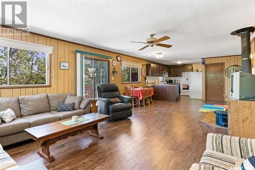 270 & 298 Woodland Avenue, Buena Vista, SK - Indoor Photo Showing Living Room