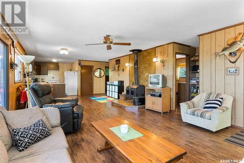 270 & 298 Woodland Avenue, Buena Vista, SK - Indoor Photo Showing Living Room