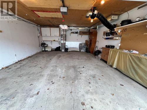 430 Mowat Crescent, Saskatoon, SK - Indoor Photo Showing Garage