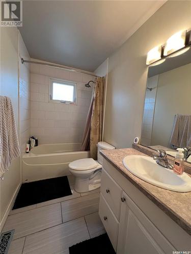430 Mowat Crescent, Saskatoon, SK - Indoor Photo Showing Bathroom