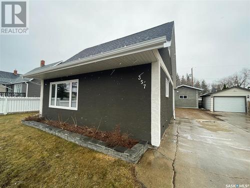 357 7Th Avenue W, Melville, SK - Outdoor