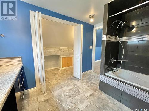357 7Th Avenue W, Melville, SK - Indoor Photo Showing Bathroom