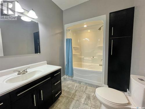 357 7Th Avenue W, Melville, SK - Indoor Photo Showing Bathroom