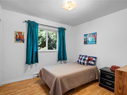 177 Sixth Ave West, Qualicum Beach, BC - Indoor Photo Showing Bedroom