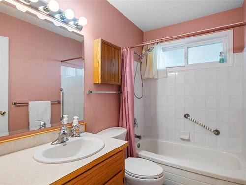 177 Sixth Ave West, Qualicum Beach, BC - Indoor Photo Showing Bathroom