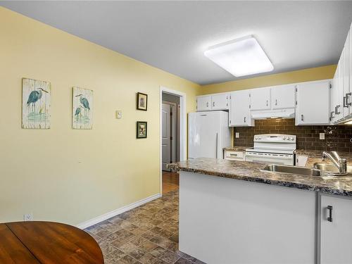177 Sixth Ave West, Qualicum Beach, BC - Indoor Photo Showing Kitchen