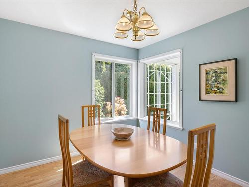 177 Sixth Ave West, Qualicum Beach, BC - Indoor Photo Showing Dining Room