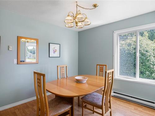 177 Sixth Ave West, Qualicum Beach, BC - Indoor Photo Showing Dining Room