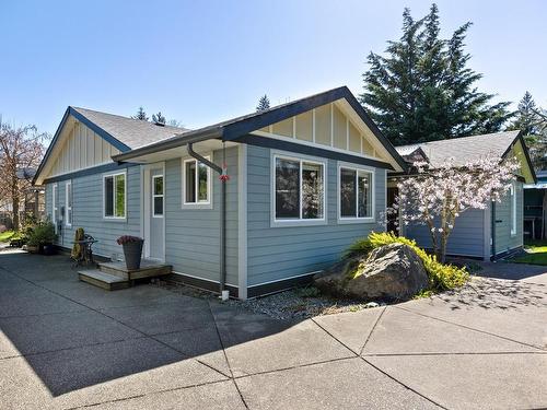 3053 Houlgrave Rd, Courtenay, BC - Outdoor