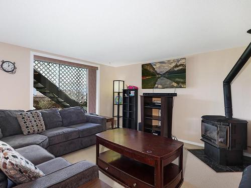 1313 Farquharson Dr, Courtenay, BC - Indoor Photo Showing Living Room With Fireplace
