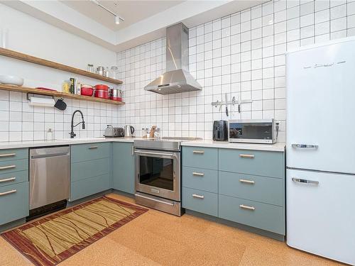 1-532 Fisgard St, Victoria, BC - Indoor Photo Showing Kitchen With Upgraded Kitchen