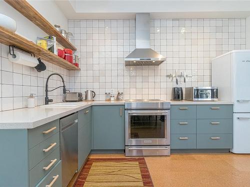 1-532 Fisgard St, Victoria, BC - Indoor Photo Showing Kitchen With Upgraded Kitchen