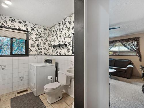 353 Powerhouse Rd, Courtenay, BC - Indoor Photo Showing Bathroom