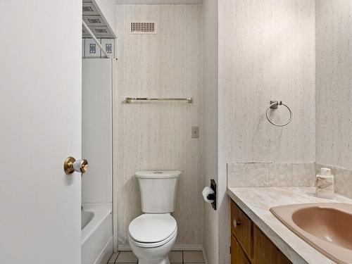 353 Powerhouse Rd, Courtenay, BC - Indoor Photo Showing Bathroom