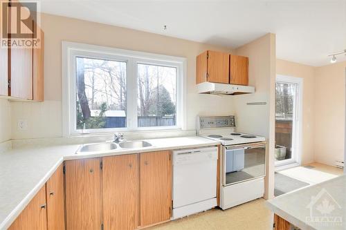 3691 Albion Road Unit#6, Ottawa, ON - Indoor Photo Showing Kitchen