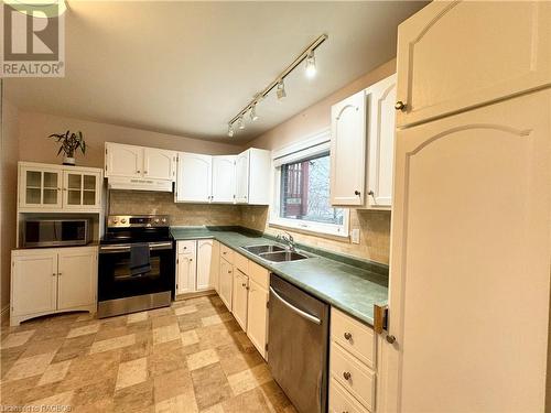 6 Appliances Included - 455 Waterloo Street, Port Elgin, ON - Indoor Photo Showing Kitchen With Double Sink