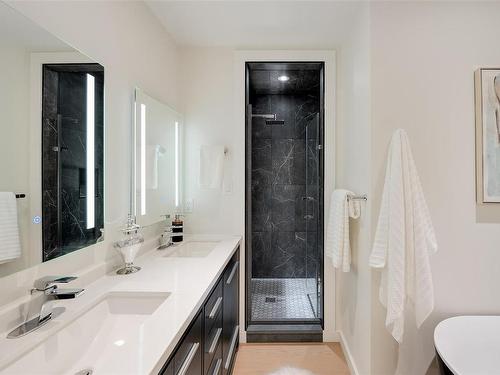 10925 Prentice Pl, North Saanich, BC - Indoor Photo Showing Bathroom