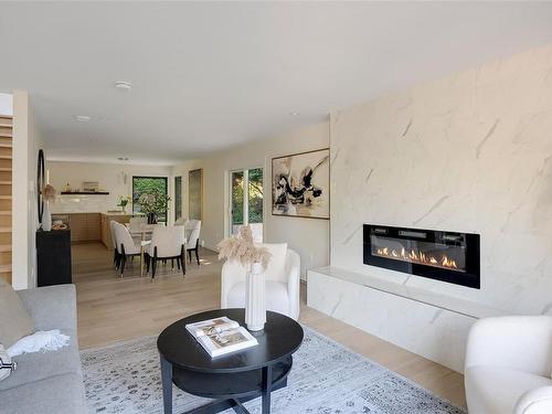 10925 Prentice Pl, North Saanich, BC - Indoor Photo Showing Living Room With Fireplace