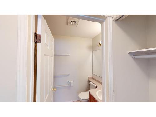 15 - 2375 1St Street S, Cranbrook, BC - Indoor Photo Showing Bathroom