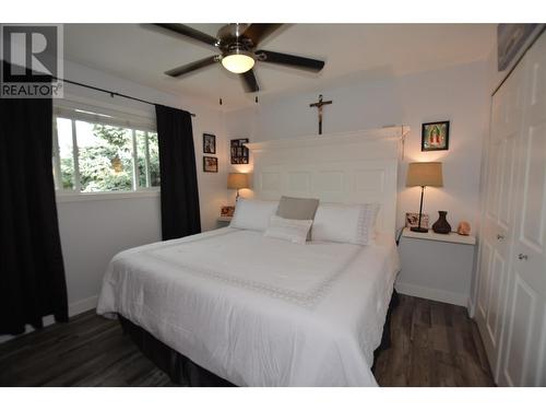 3407 Okanagan Avenue, Vernon, BC - Indoor Photo Showing Bedroom