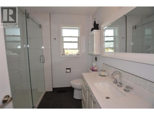 3407 Okanagan Avenue, Vernon, BC - Indoor Photo Showing Bathroom