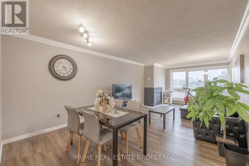 #214 -15 Jacksway Cres, London, ON - Indoor Photo Showing Dining Room