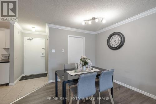#214 -15 Jacksway Cres, London, ON - Indoor Photo Showing Dining Room