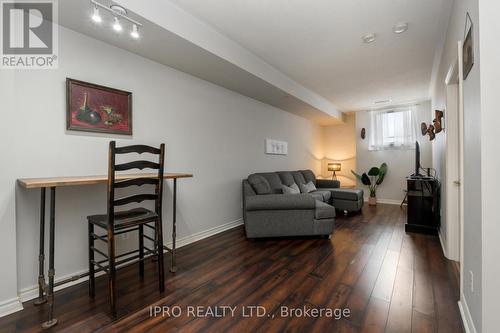 #102 -111 Main St, East Luther Grand Valley, ON - Indoor Photo Showing Living Room