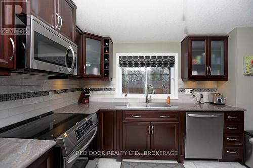 10 Oregon Rd, London, ON - Indoor Photo Showing Kitchen With Double Sink