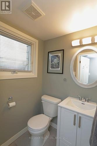 10 Oregon Rd, London, ON - Indoor Photo Showing Bathroom