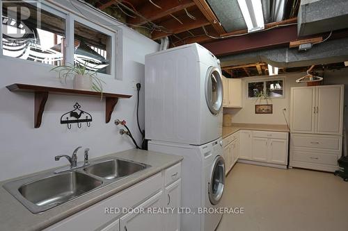 10 Oregon Rd, London, ON - Indoor Photo Showing Laundry Room