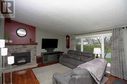 10 Oregon Rd, London, ON - Indoor Photo Showing Living Room With Fireplace
