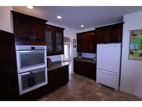 670 Cameron Avenue, Grand Forks, BC - Indoor Photo Showing Kitchen