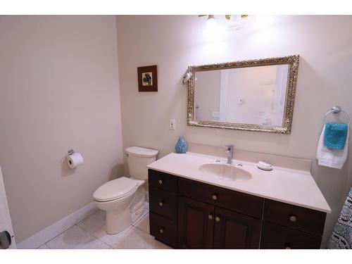 670 Cameron Avenue, Grand Forks, BC - Indoor Photo Showing Bathroom